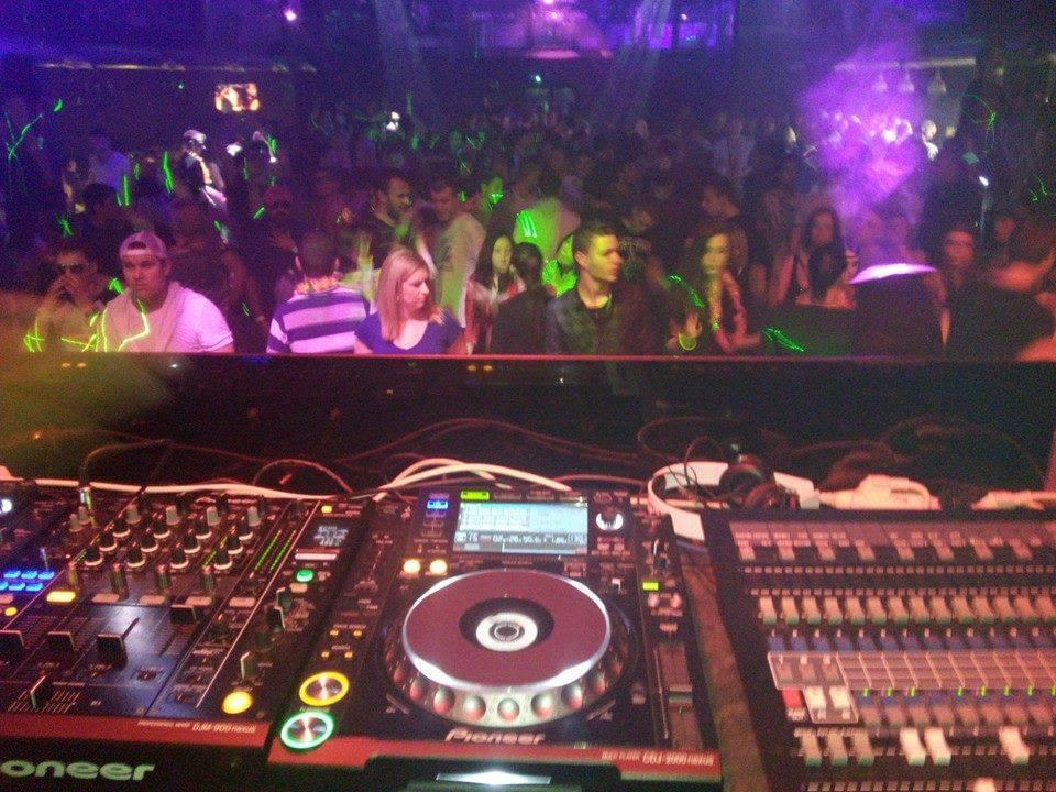 DJ