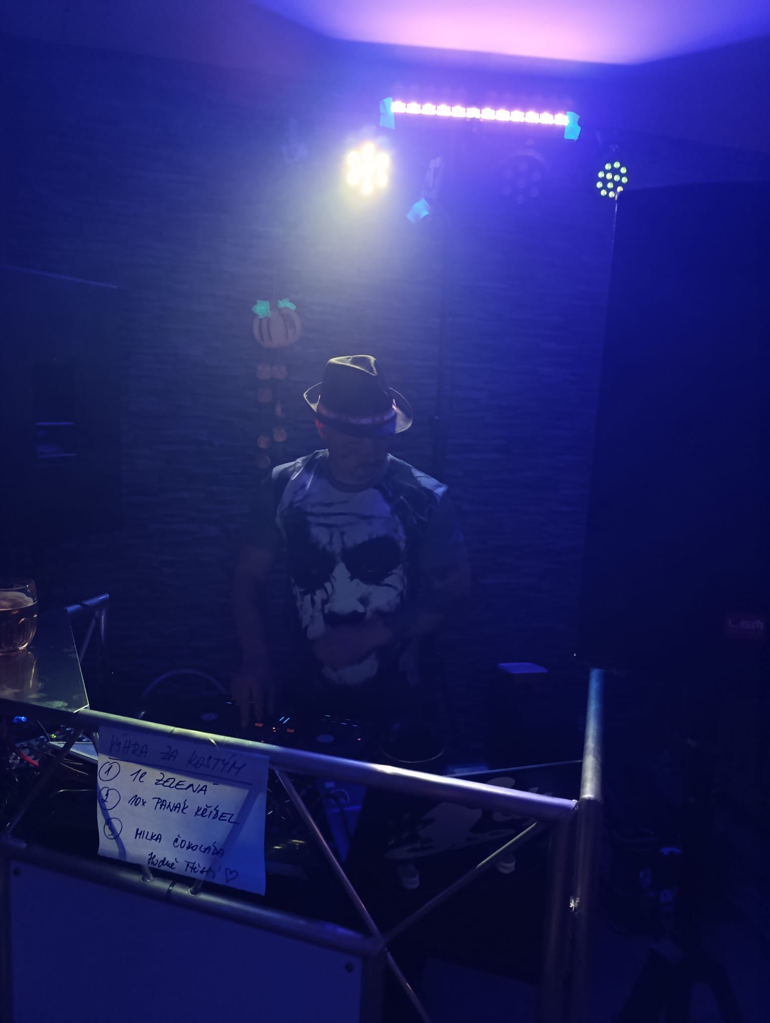 DJ